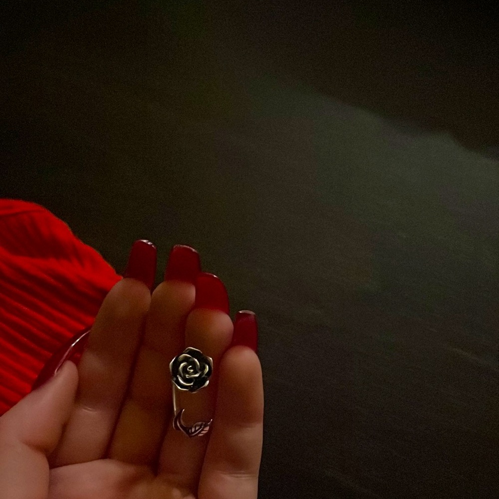 High fashion dark rose ring